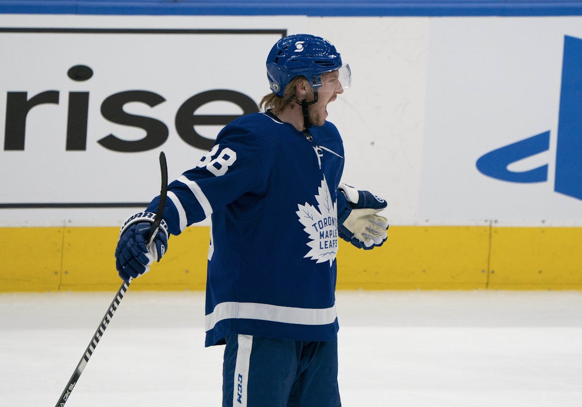 Maple Leafs sign Rasmus Sandin to two-year deal