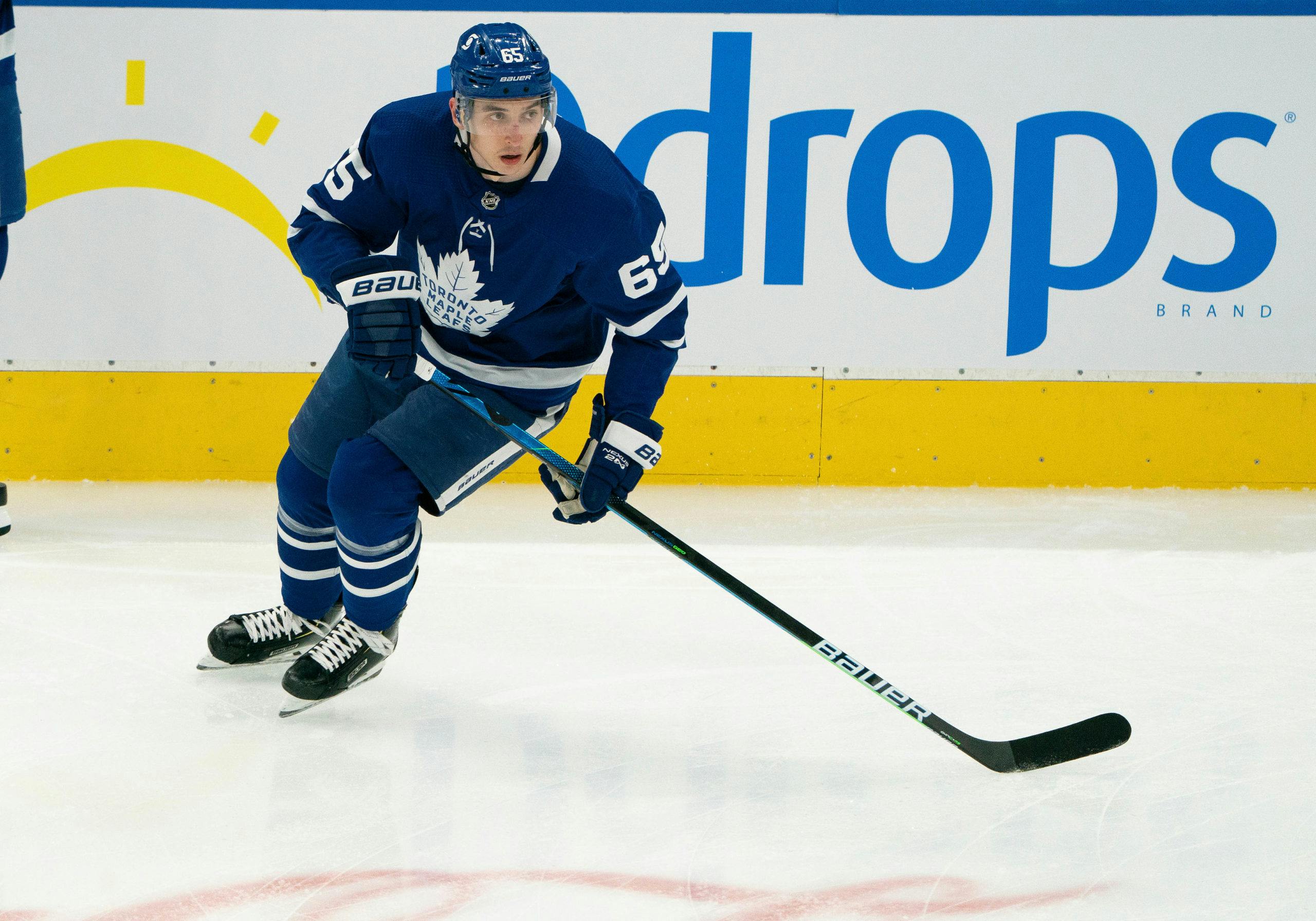 Maple Leafs winger Wayne Simmonds to miss six weeks with broken wrist