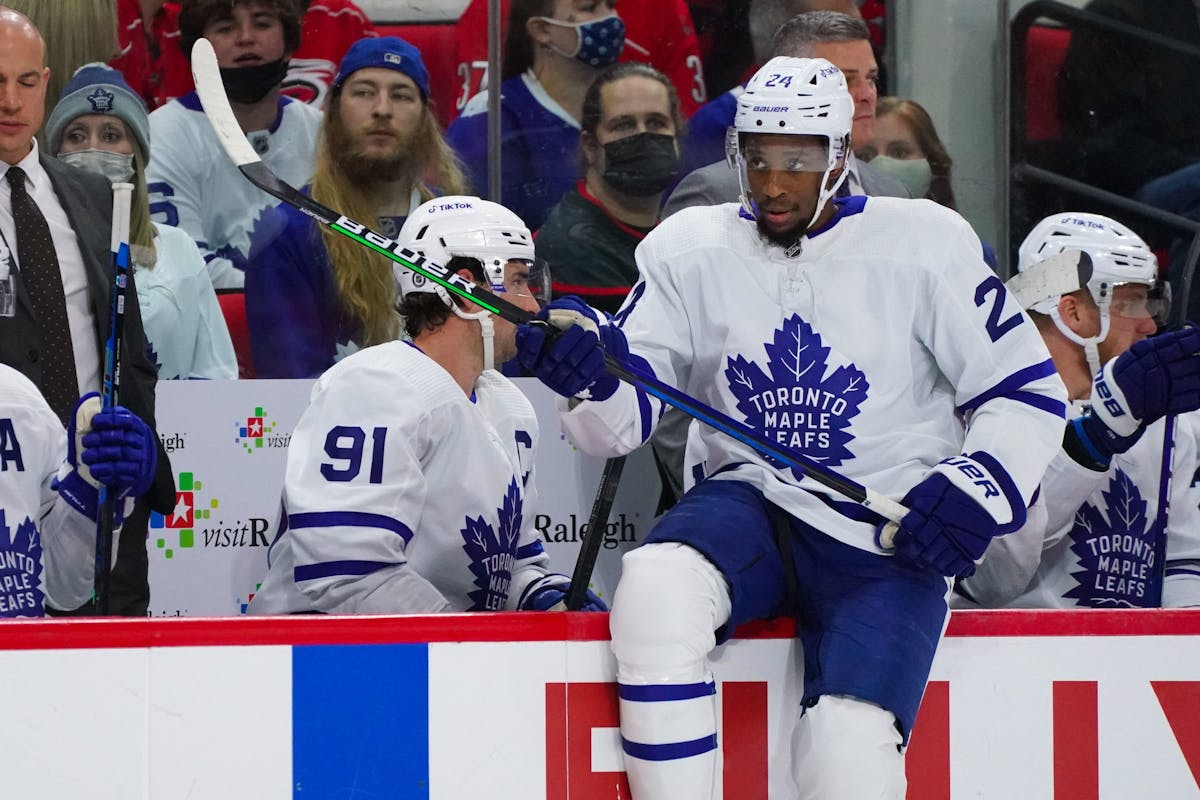 Wayne Simmonds Prepares to Say Goodbye to the Maple Leafs – and Maybe the  NHL - The Hockey News