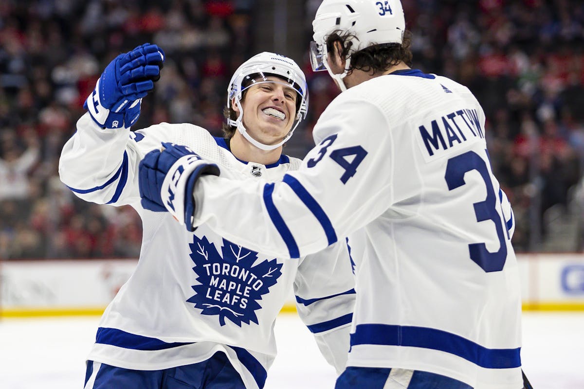 Sportsnet Stats on X: #LeafsForever Mitch Marner & Auston Matthews are  the first pair of teammates to each record a goal streak of at least 7  games in the same season since