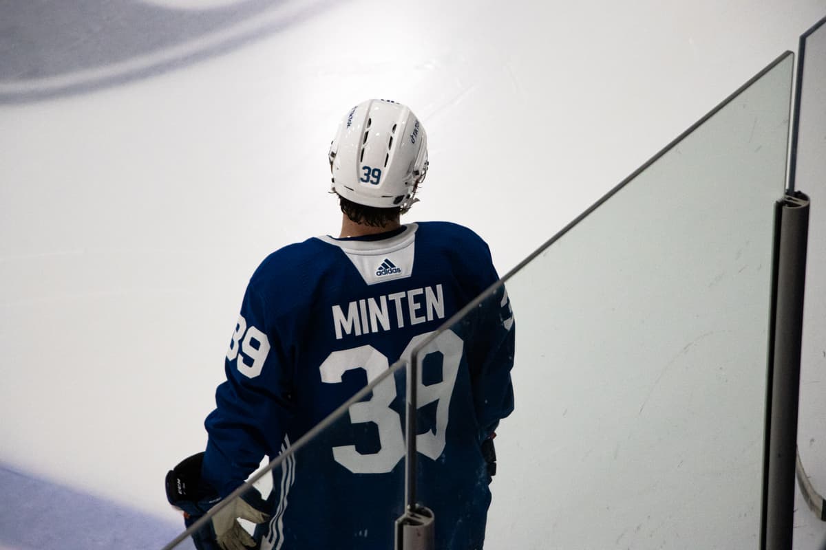 Leafs sign Fraser Minten to an entry level contract