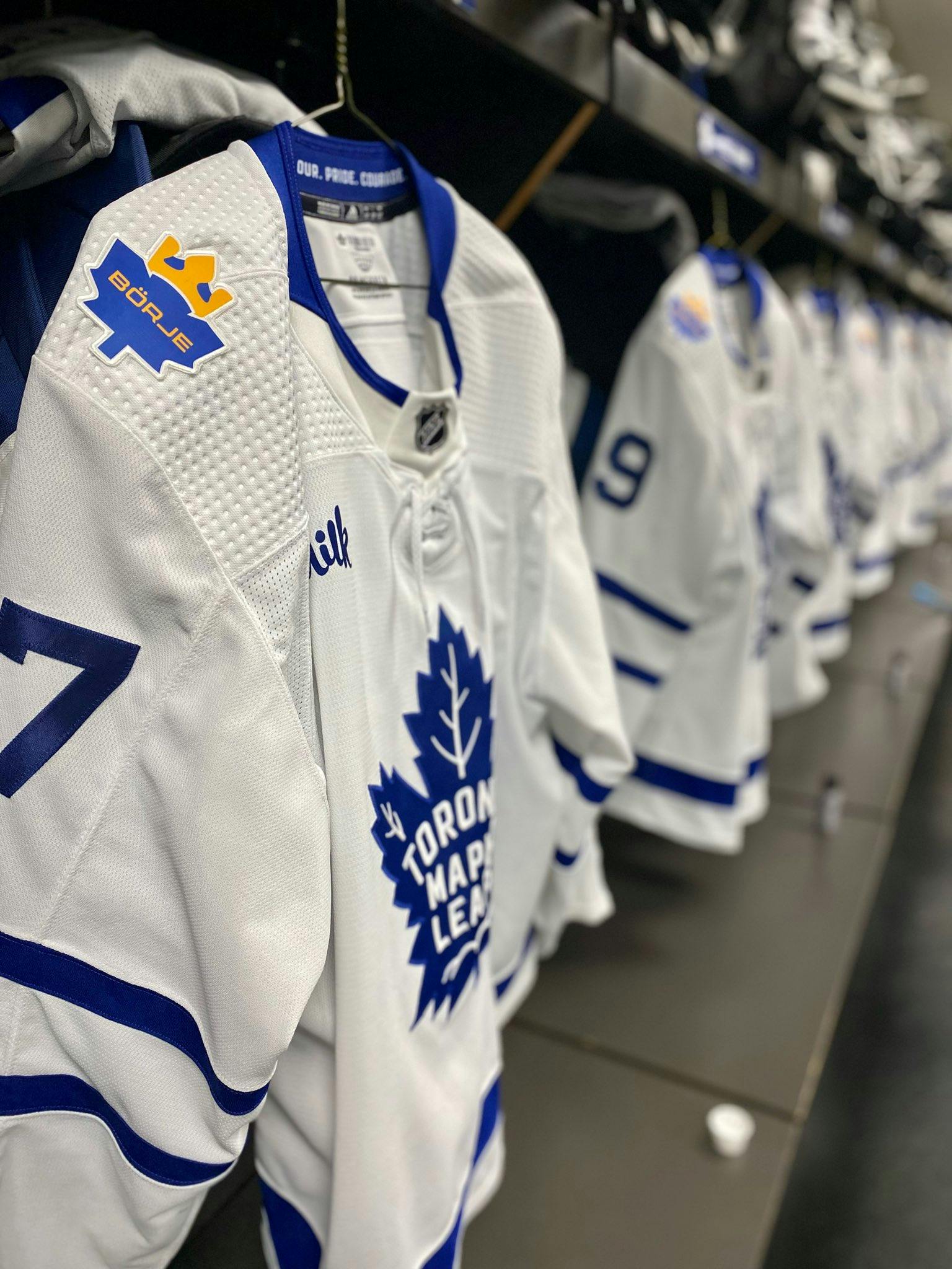 Toronto Maple Leafs unveil new jersey