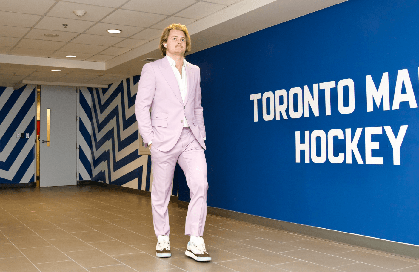 Toronto Maple Leafs Right Wing William Nylander in warmups wearing