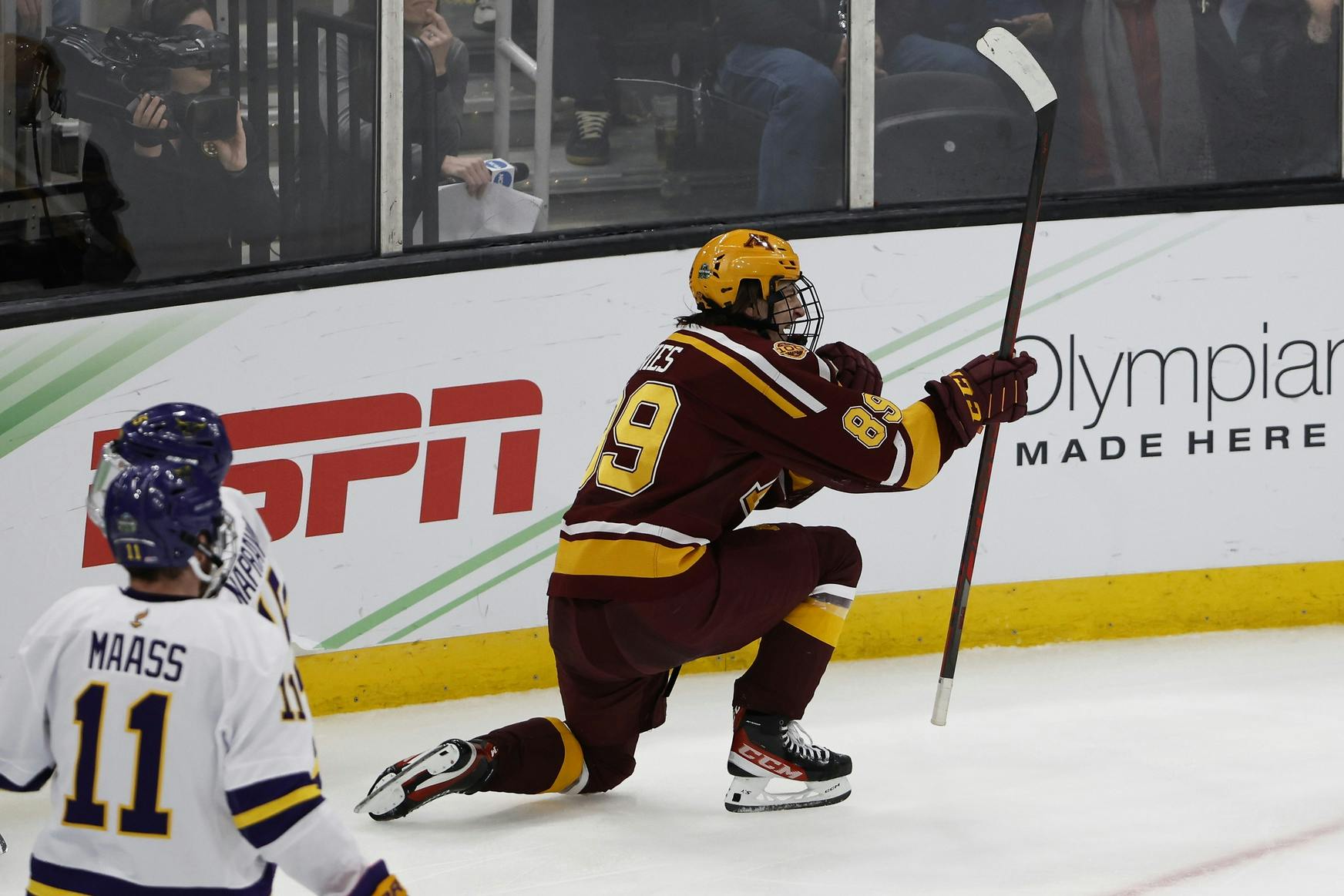 Maple Leafs to meet with Minnesota prospect Matthew Knies