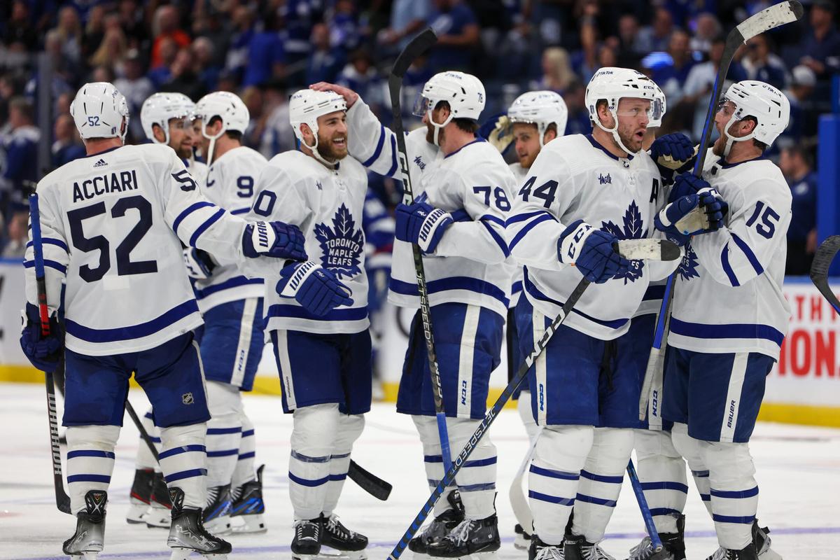 Panthers top Maple Leafs to steal home ice in second round