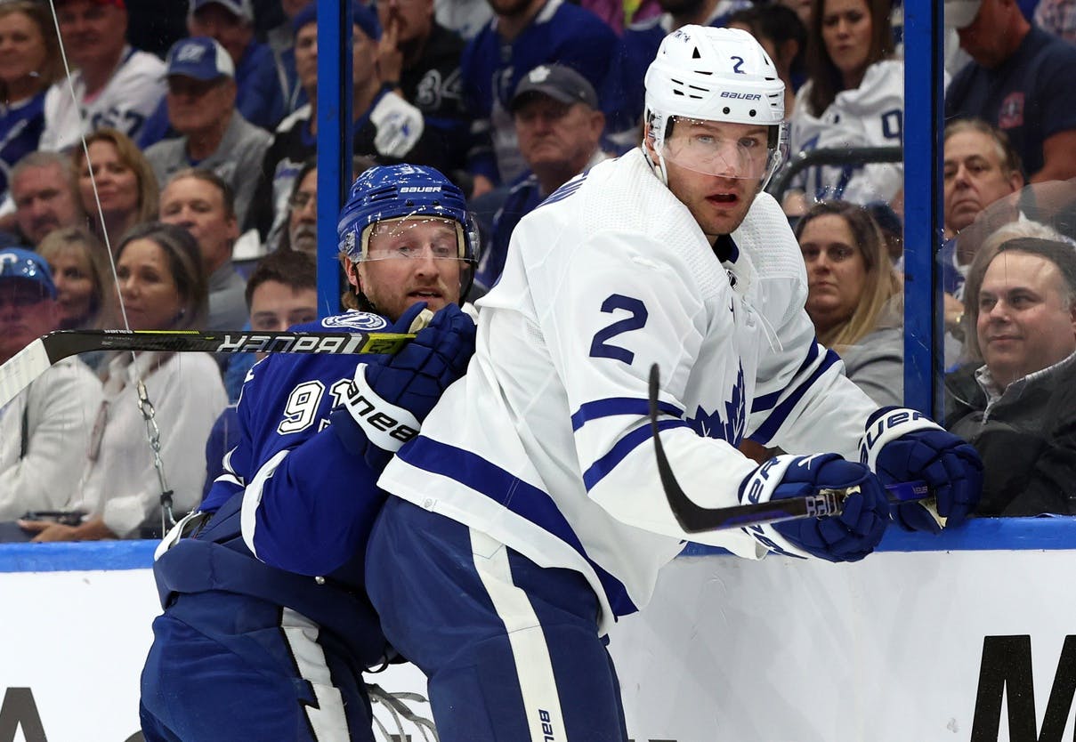 Tampa Bay Lightning re-signs Adam Erne to one-year, one-way deal