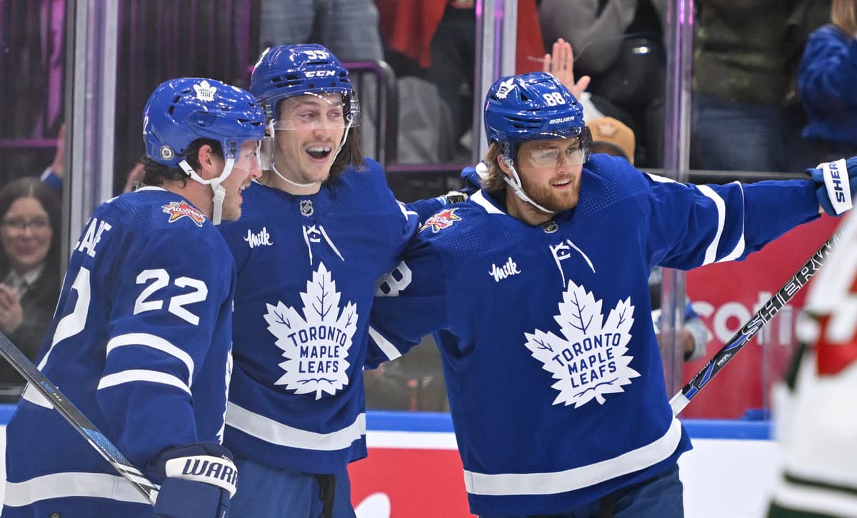 NHL roundup: Auston Matthews' 2nd straight hat trick lifts Leafs