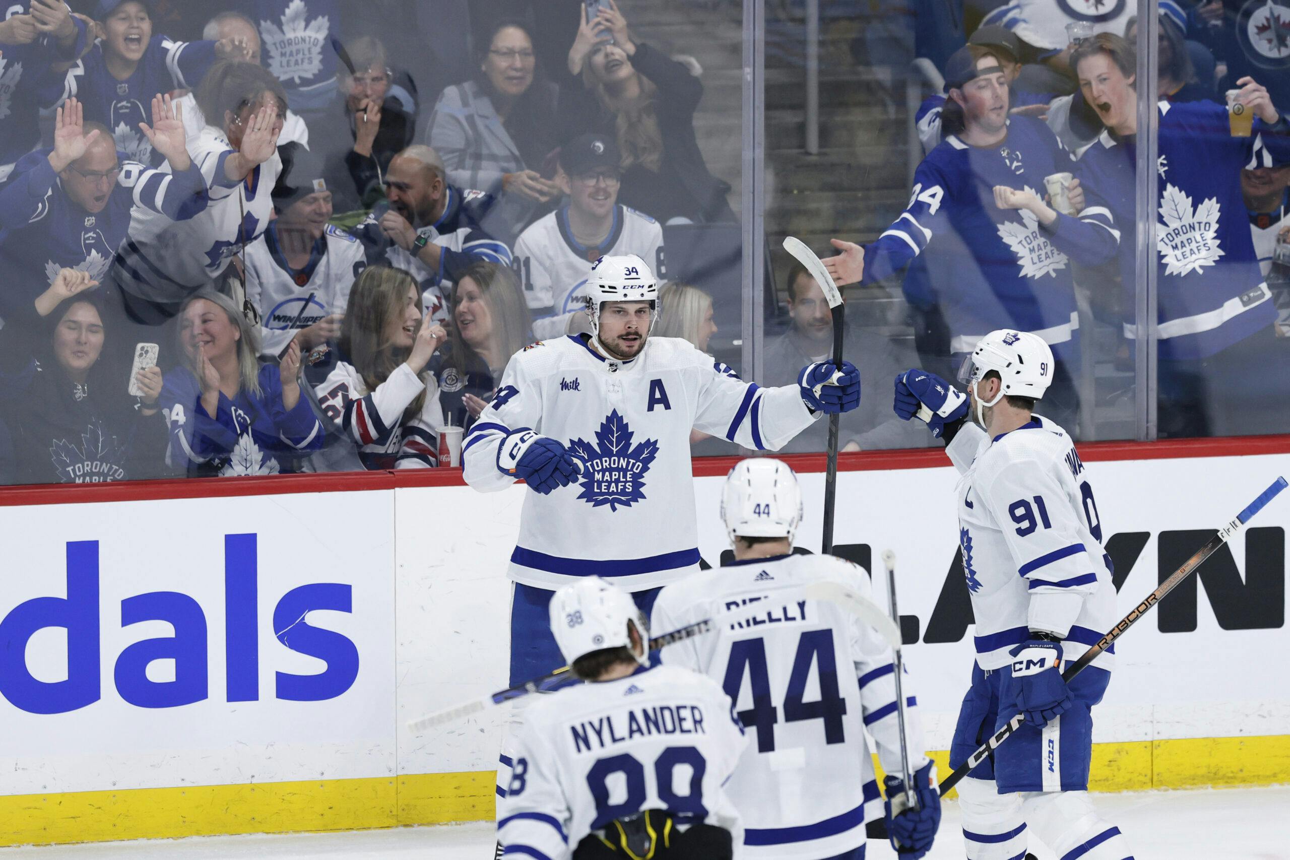 Maple Leafs looking to trade two-time Stanley Cup champ