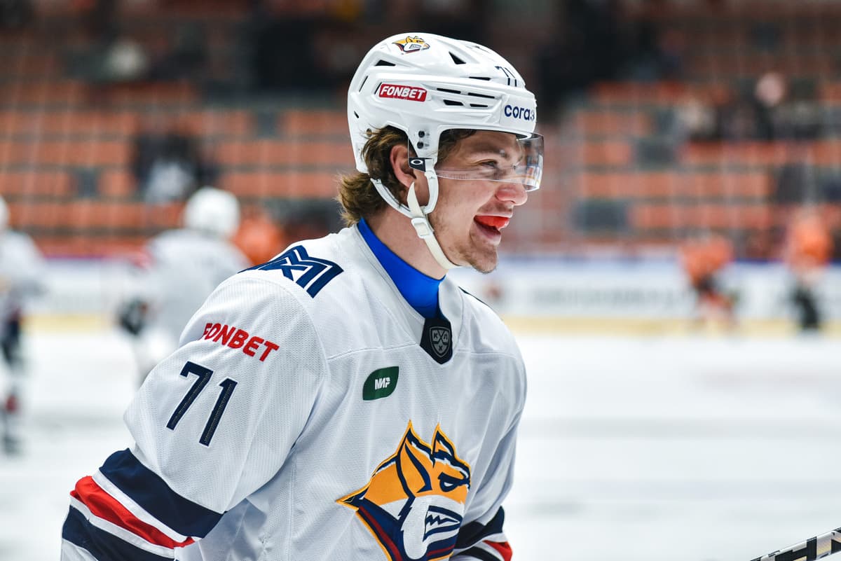 Leafs Prospect Nikita Grebenkin Fights Pumps Up Crowd In First Leafs leafs-prospect-nikita-grebenkin-fights-pumps-up-crowd-in-first-leafs